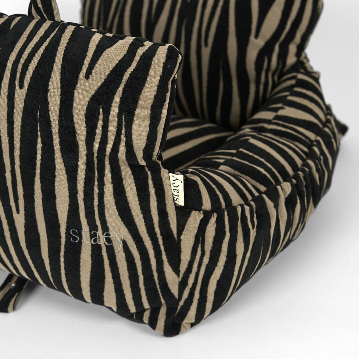STAEY – Lara 2.0 Hundeautositz Zebra