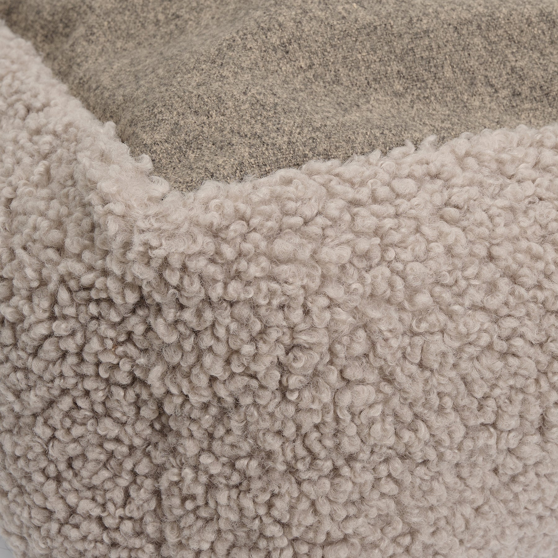 DREW'S DOGWEAR - Orthopädisches Teddy-Hundebett mit Memory-Schaum in Taupe - OSSO BLU