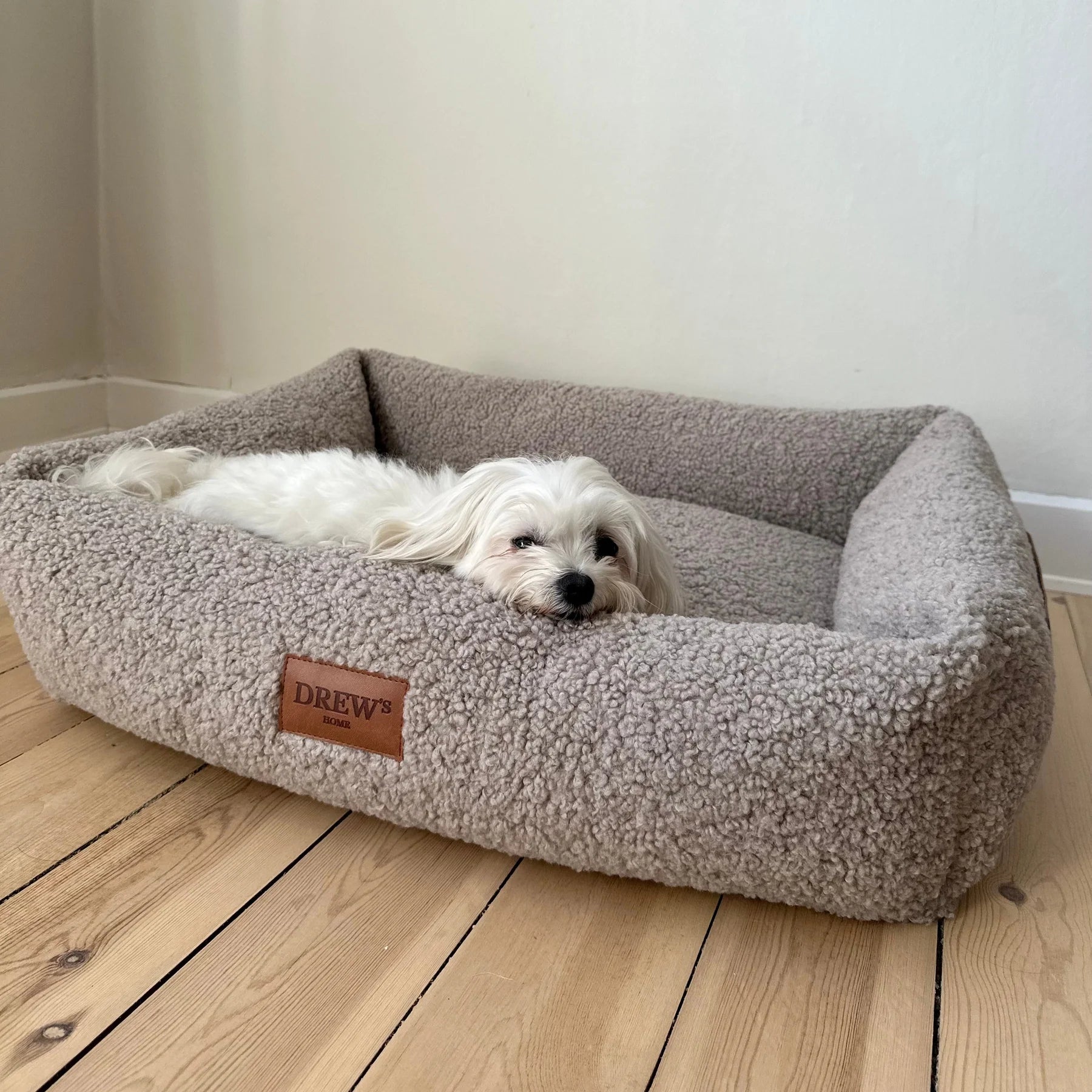 DREW'S DOGWEAR - Orthopädisches Teddy-Hundebett mit Memory-Schaum in Taupe - OSSO BLU