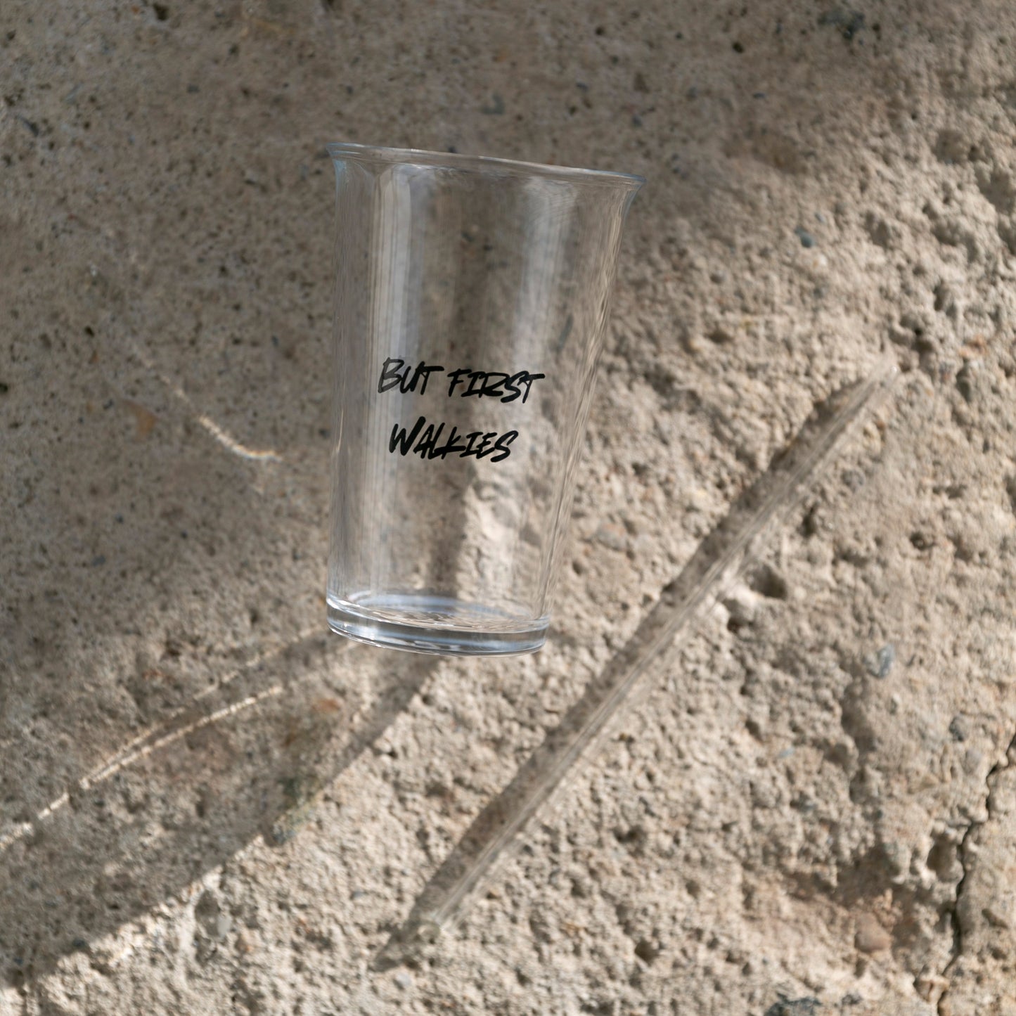 OSSO BLU - Glas mit Strohhalm "BUT FIRST WALKIES" - OSSO BLU
