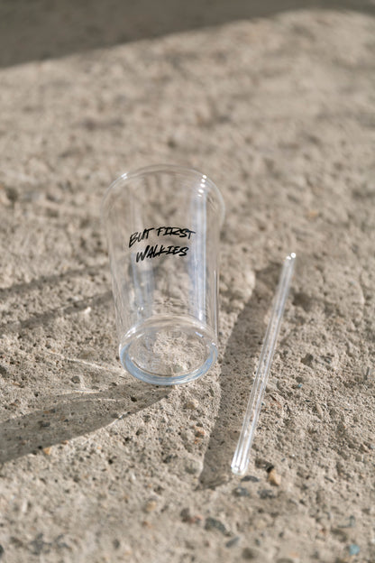 OSSO BLU - Glas mit Strohhalm "BUT FIRST WALKIES" - OSSO BLU