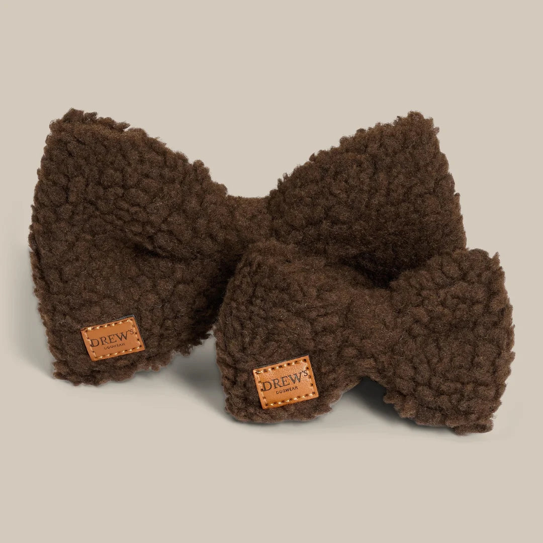 DREW’S DOGWEAR - Teddy-Fliege fürs Hundehalsband – Braun