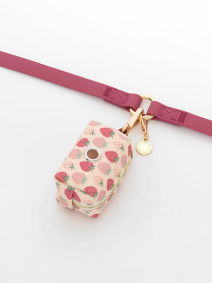 SUNNY TAILS – Kotbeutelspender Strawberry