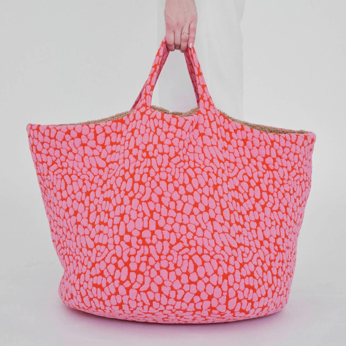 LUMIIES - THE STUDIO NEST – Mobiles Hundebett & Schlafsack | Pink Lava